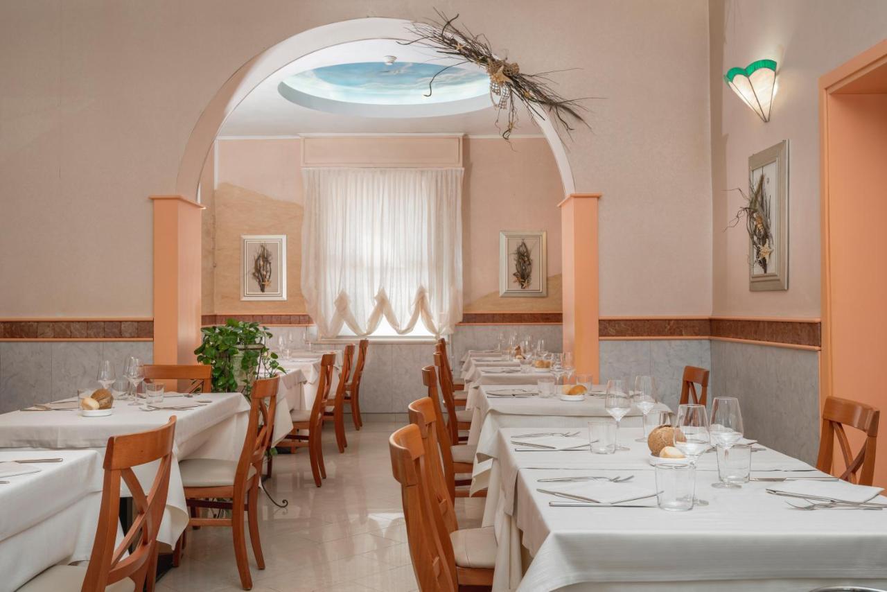 Albergo Ristorante Pozzi เบลลาเรีย-อีเจอา มารีนา ภายนอก รูปภาพ