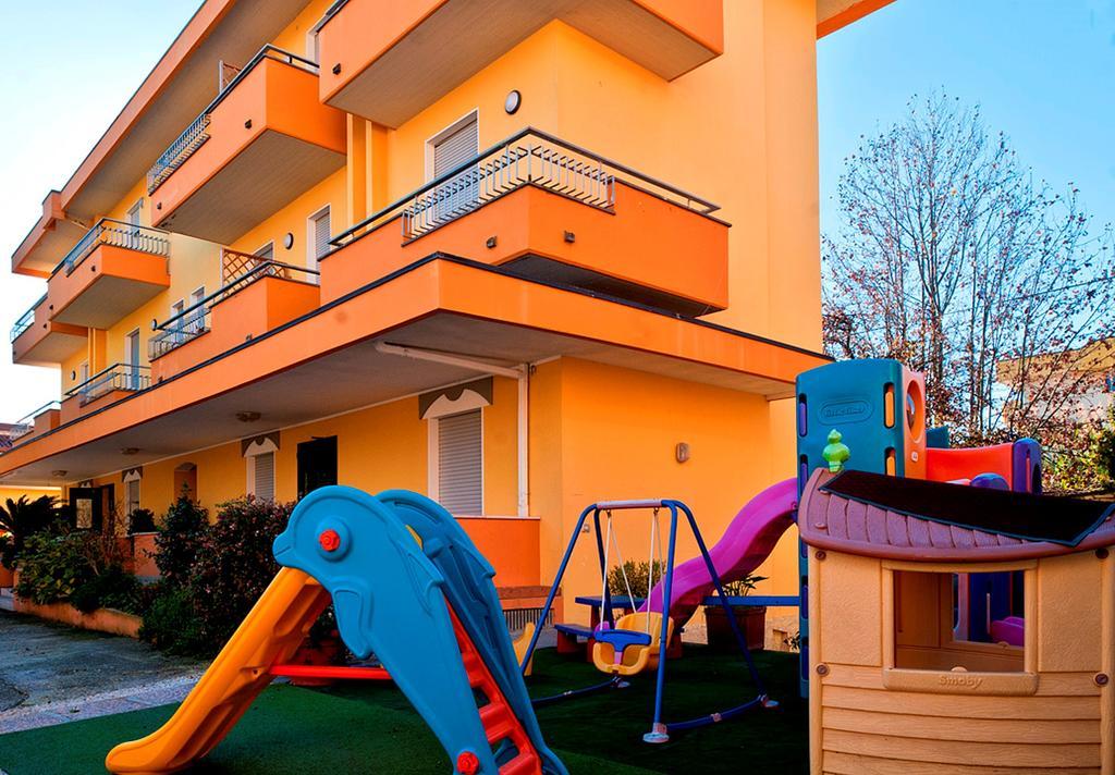 Albergo Ristorante Pozzi เบลลาเรีย-อีเจอา มารีนา ภายนอก รูปภาพ