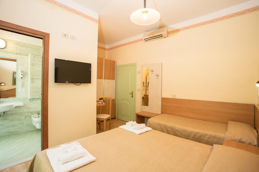 Albergo Ristorante Pozzi เบลลาเรีย-อีเจอา มารีนา ภายนอก รูปภาพ
