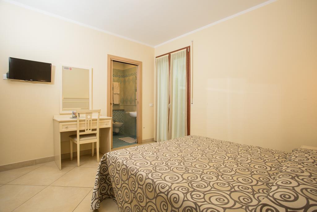 Albergo Ristorante Pozzi เบลลาเรีย-อีเจอา มารีนา ภายนอก รูปภาพ