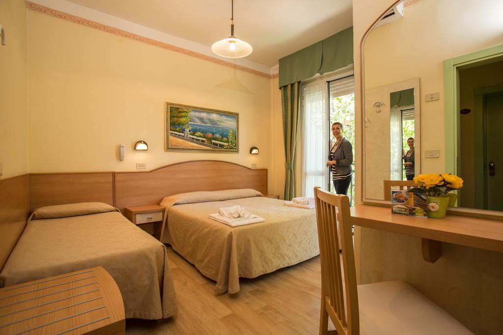 Albergo Ristorante Pozzi เบลลาเรีย-อีเจอา มารีนา ภายนอก รูปภาพ