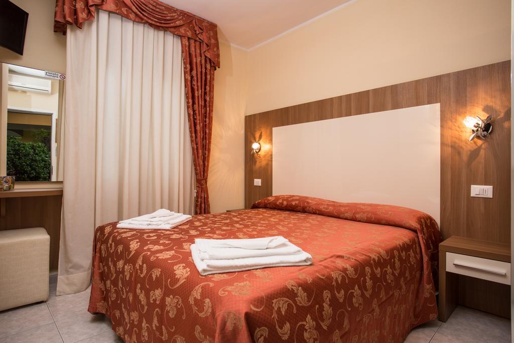 Albergo Ristorante Pozzi เบลลาเรีย-อีเจอา มารีนา ภายนอก รูปภาพ