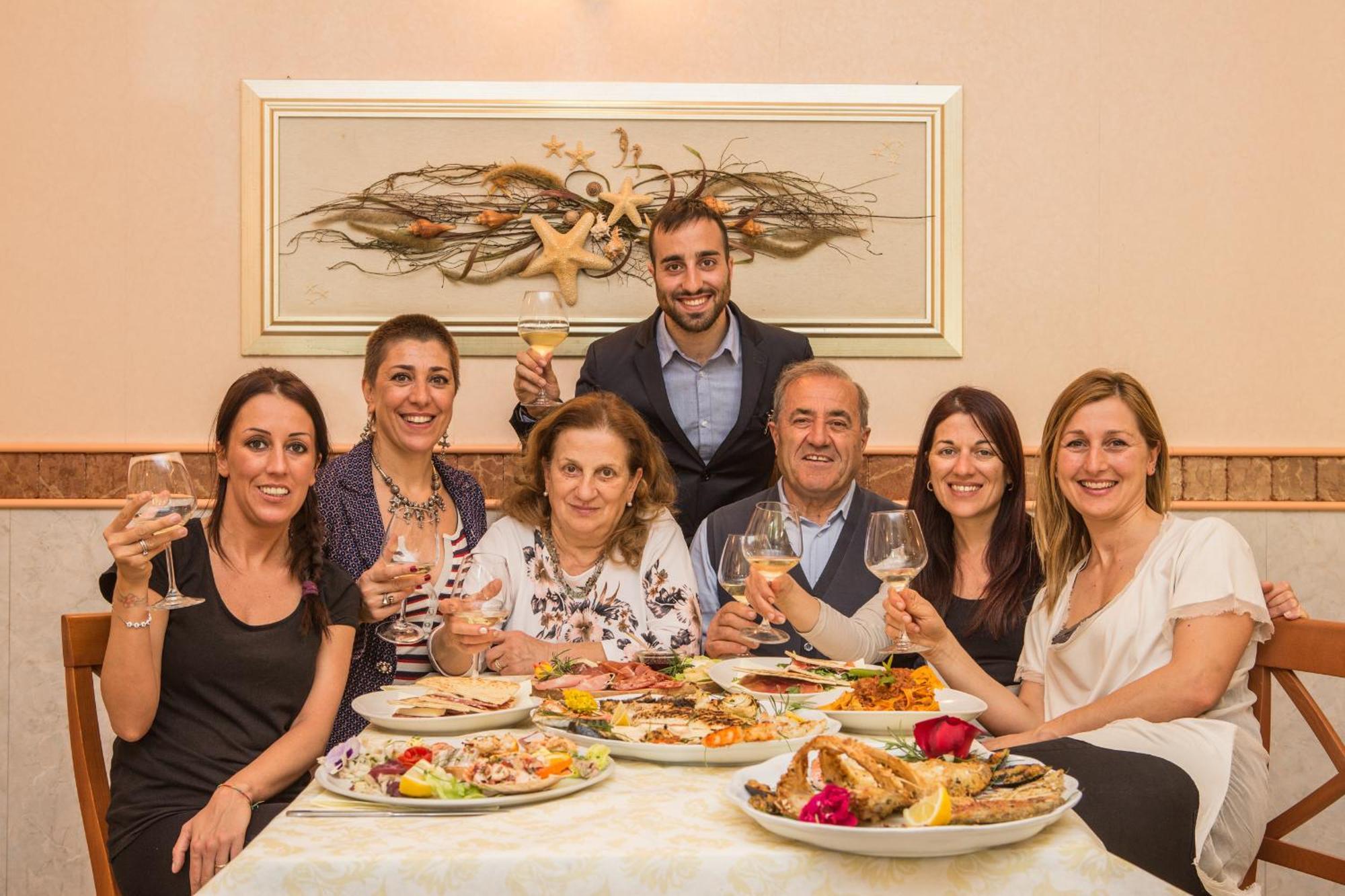 Albergo Ristorante Pozzi เบลลาเรีย-อีเจอา มารีนา ภายนอก รูปภาพ