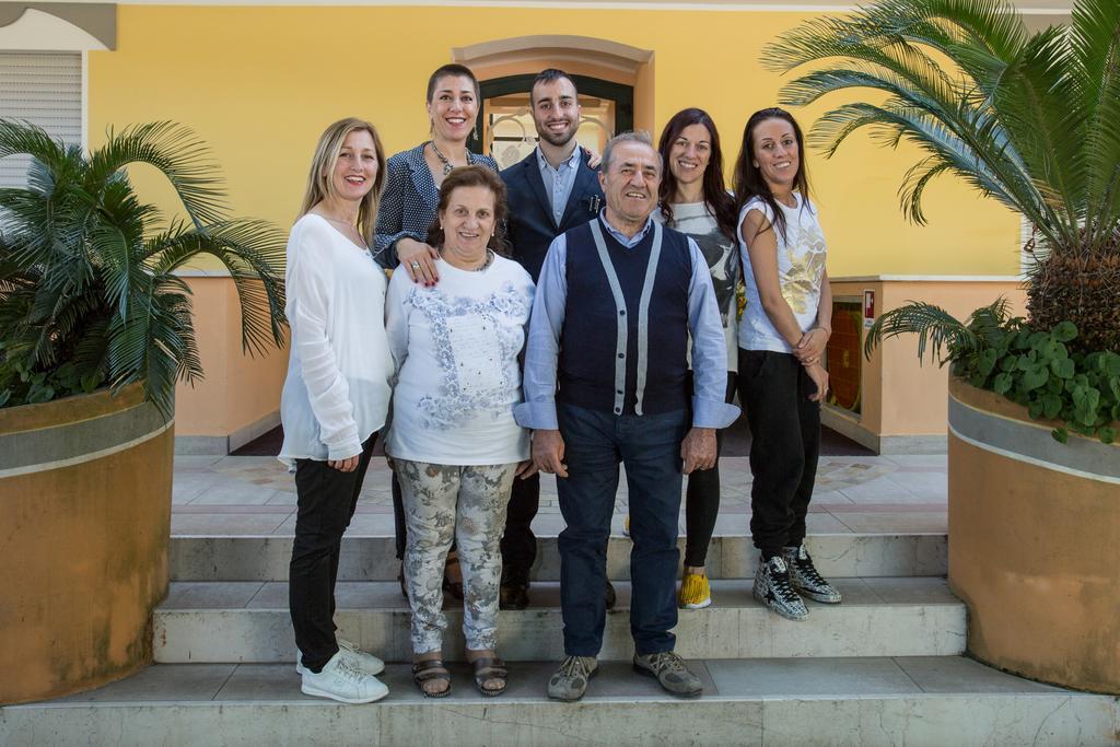 Albergo Ristorante Pozzi เบลลาเรีย-อีเจอา มารีนา ภายนอก รูปภาพ